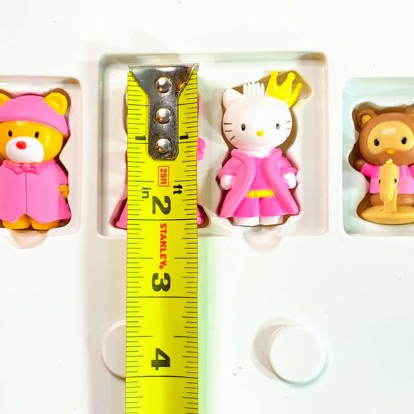 Hello Kitty Rare 30th Anniversary Chess Set In Tin - Picture 6 of 8